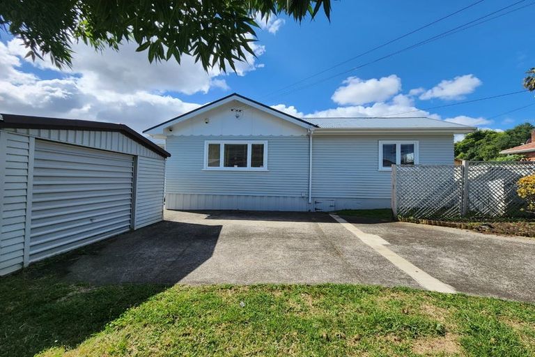 Photo of property in 4 Camp Road, Mount Wellington, Auckland, 1062