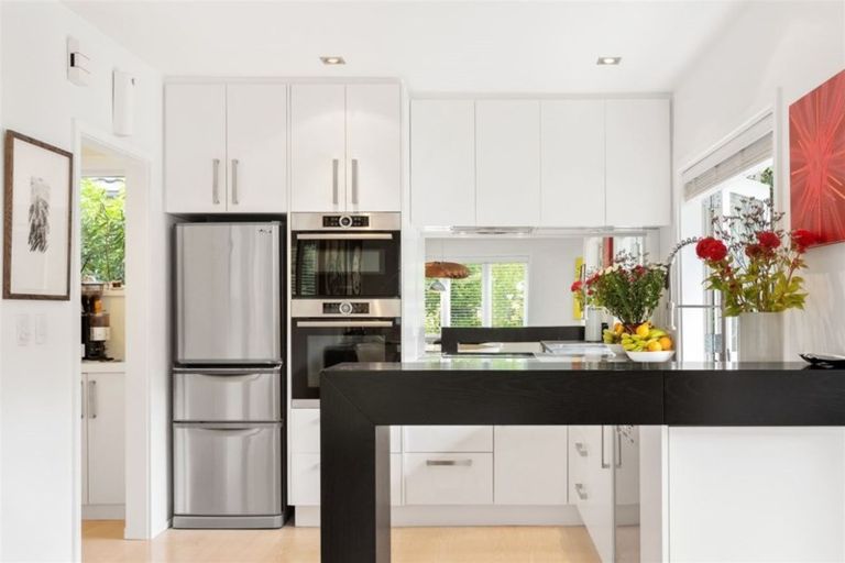 Photo of property in 40 Wroxton Terrace, Merivale, Christchurch, 8014