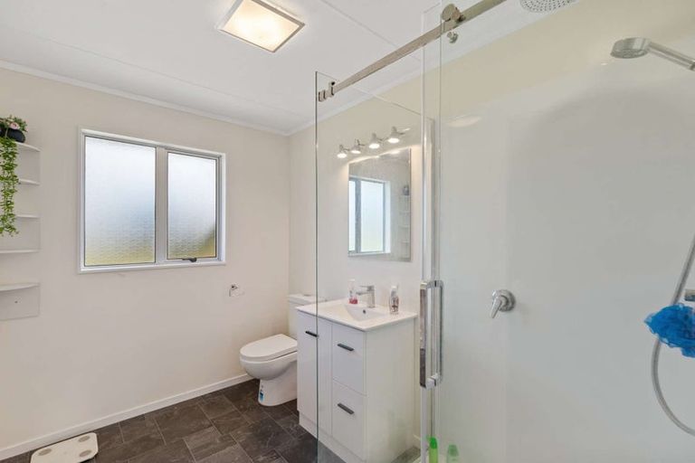 Photo of property in 121 Weraroa Road, Waverley, 4510