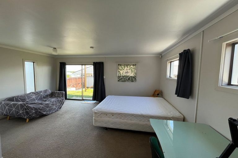 Photo of property in 2/23 Sunnyfield Crescent, Glenfield, Auckland, 0629