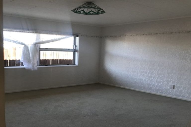 Photo of property in 6 Birdie Place, Red Beach, 0932