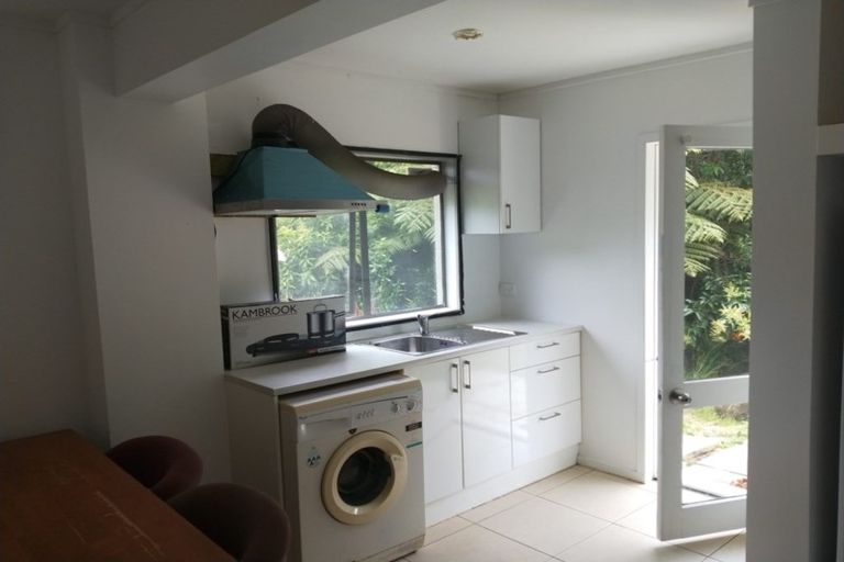 Photo of property in 15a Glen Vista Place, Bayview, Auckland, 0629