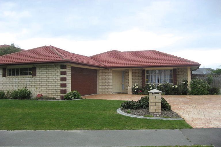 Photo of property in 8 Blarney Place, Casebrook, Christchurch, 8051
