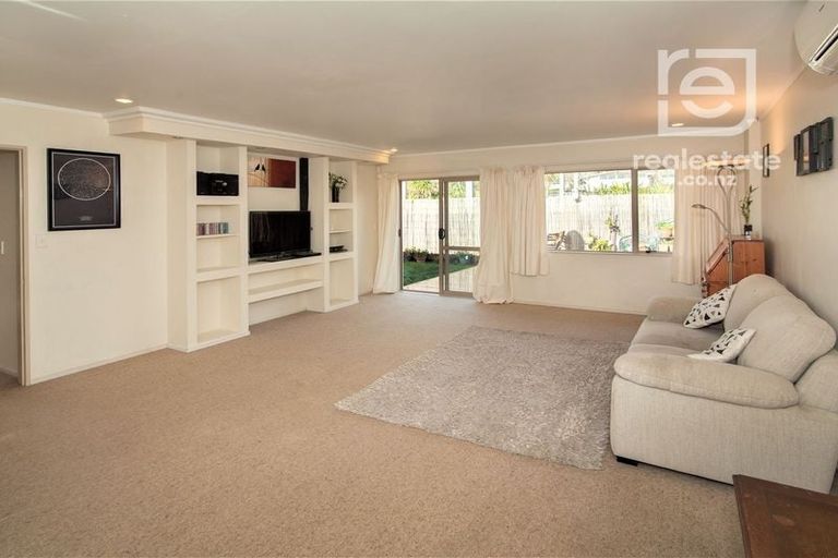 Photo of property in 28 Carlas Way, Ranui, Auckland, 0612