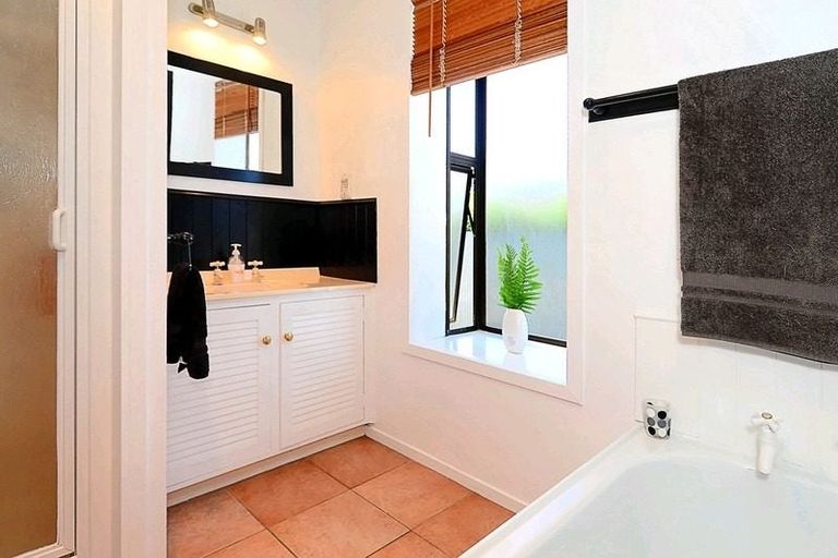 Photo of property in 11 Beeston Place, Redwood, Christchurch, 8051