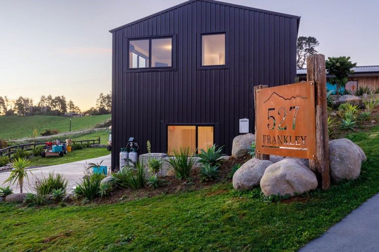 Photo of property in 527 Frankley Road, Hurworth, New Plymouth, 4371