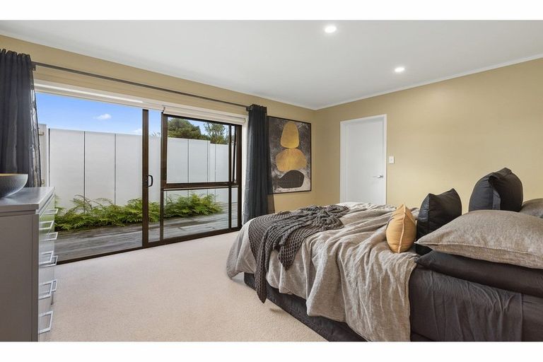 Photo of property in 54 The Avenue, Albany, Auckland, 0632