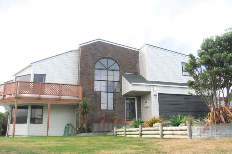 Photo of property in 3 Signallers Grove, Strathmore Park, Wellington, 6022