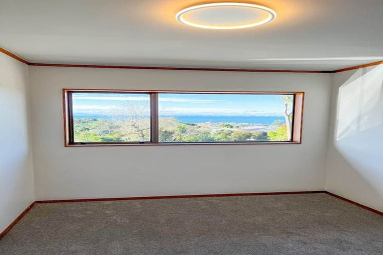 Photo of property in 4 Dalmeny Close, Murrays Bay, Auckland, 0630