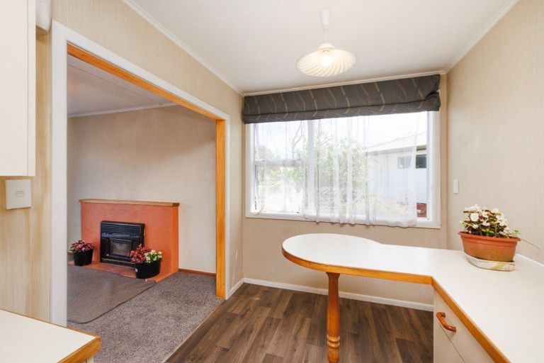 Photo of property in 17 Piper Place, Roslyn, Palmerston North, 4414