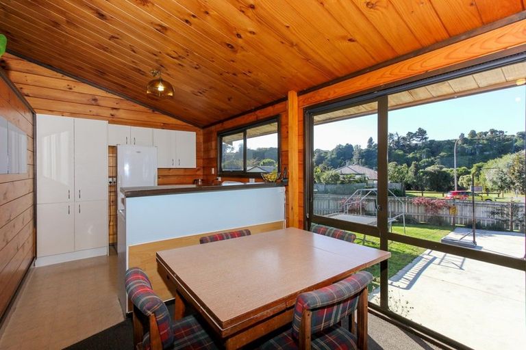 Photo of property in 77 Riversdale Drive, Merrilands, New Plymouth, 4312