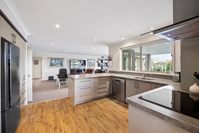 Photo of property in 82 Merriman Place, Pyes Pa, Tauranga, 3112