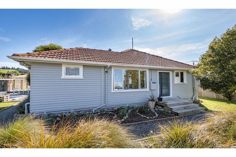 Photo of property in 13 Cross Street, Coalgate, 7673