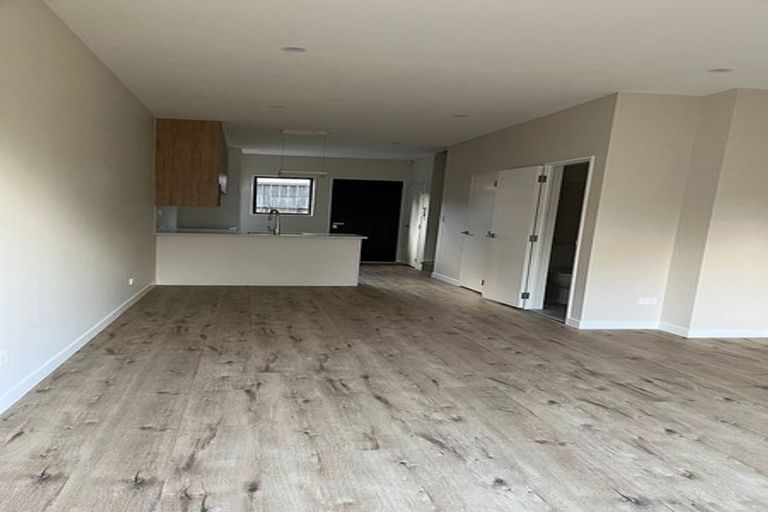 Photo of property in 6/58 Te Atatu Road, Te Atatu South, Auckland, 0610