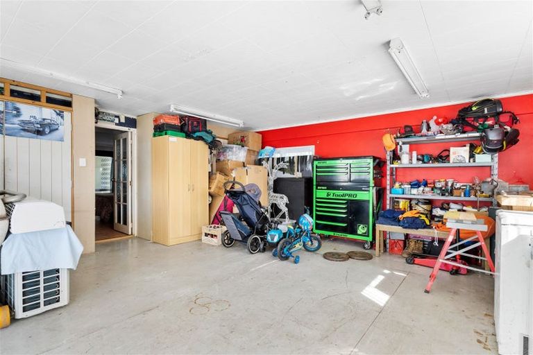 Photo of property in 36 Cascades Road, Pakuranga Heights, Auckland, 2010