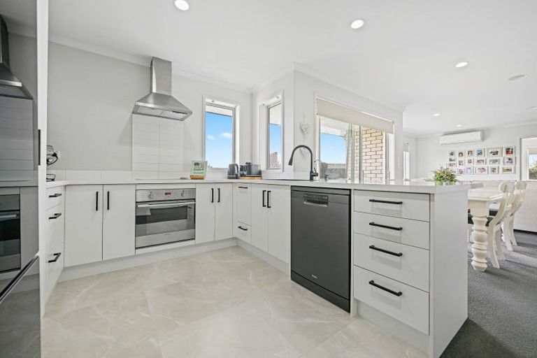 Photo of property in 11 Kentwood Place, Flagstaff, Hamilton, 3210