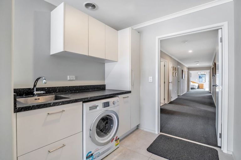 Photo of property in 3 Crabapple Close, Milson, Palmerston North, 4414