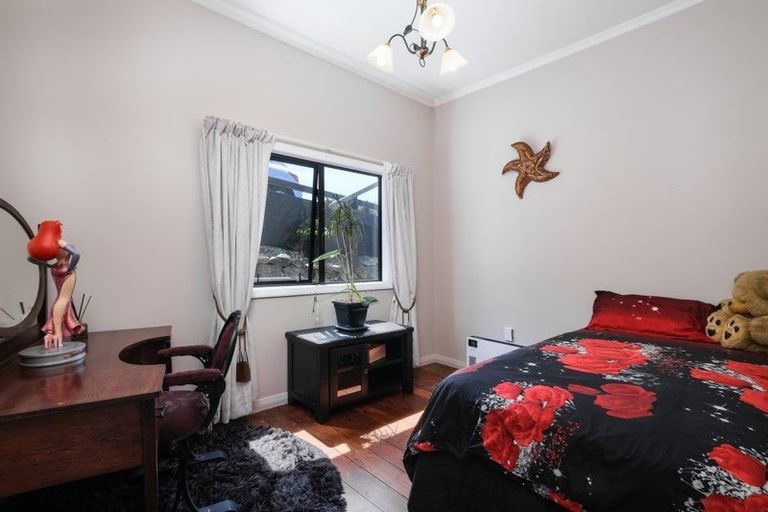 Photo of property in 11 Henderson Street, Mornington, Dunedin, 9011
