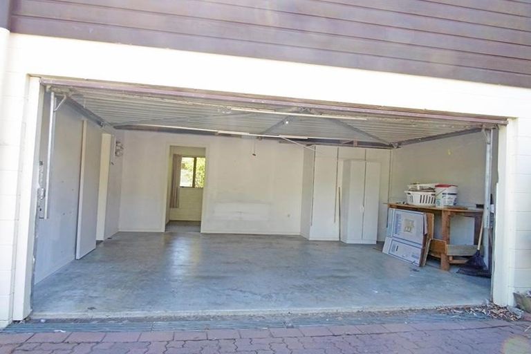Photo of property in 2/708 Beach Road, Browns Bay, Auckland, 0630