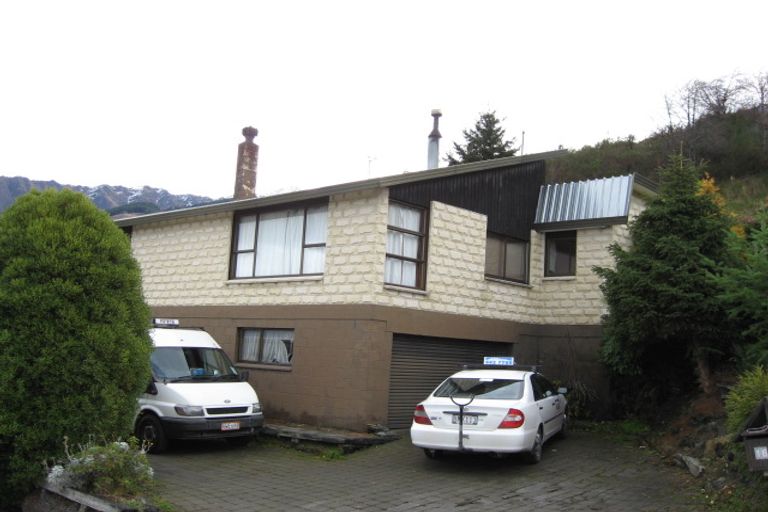 Photo of property in 16 Wakatipu Heights, Queenstown, 9300