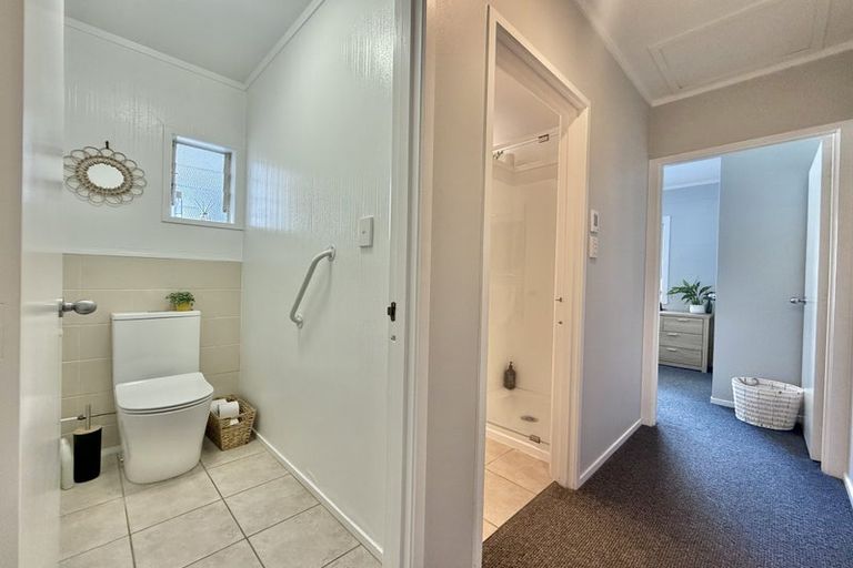 Photo of property in 26a Tower Hill, Stanmore Bay, Whangaparaoa, 0930