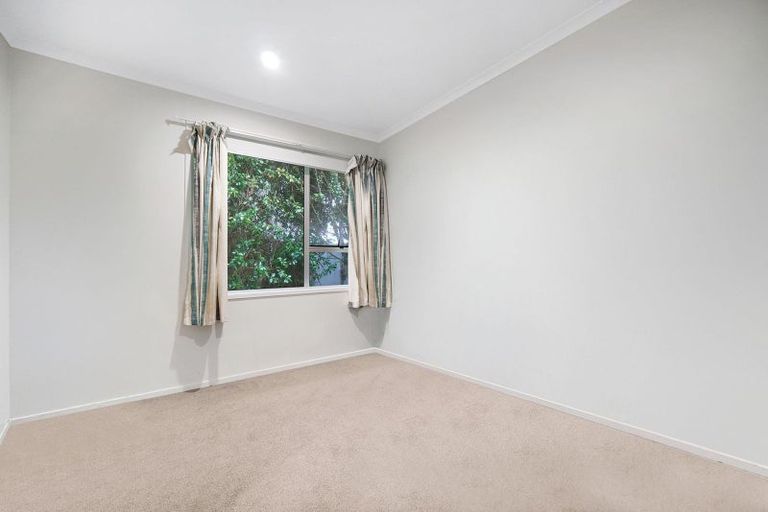 Photo of property in 26 Contessa Drive, Glenfield, Auckland, 0629
