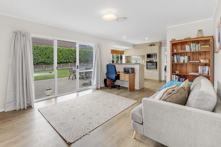 Photo of property in 5 Parramatta Place, Botany Downs, Auckland, 2010