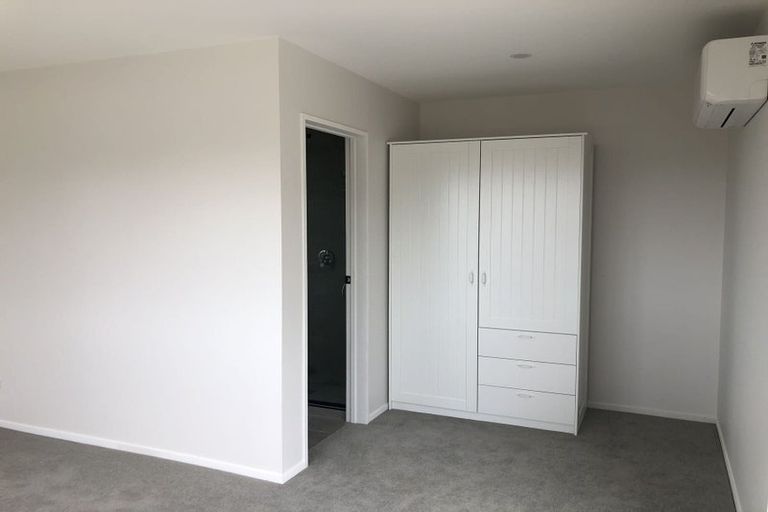 Photo of property in 8 Keating Rise, Northcross, Auckland, 0632