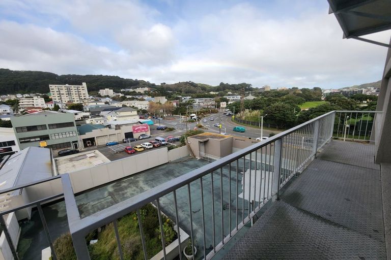 Photo of property in Grandstand Apartments, 9/80 Kent Terrace, Mount Victoria, Wellington, 6011