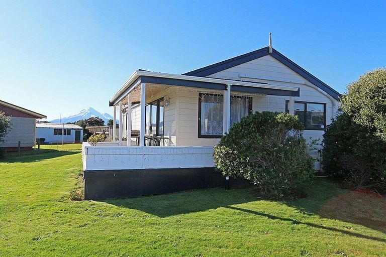 Photo of property in 16 Pohutukawa Drive, Opunake, 4616