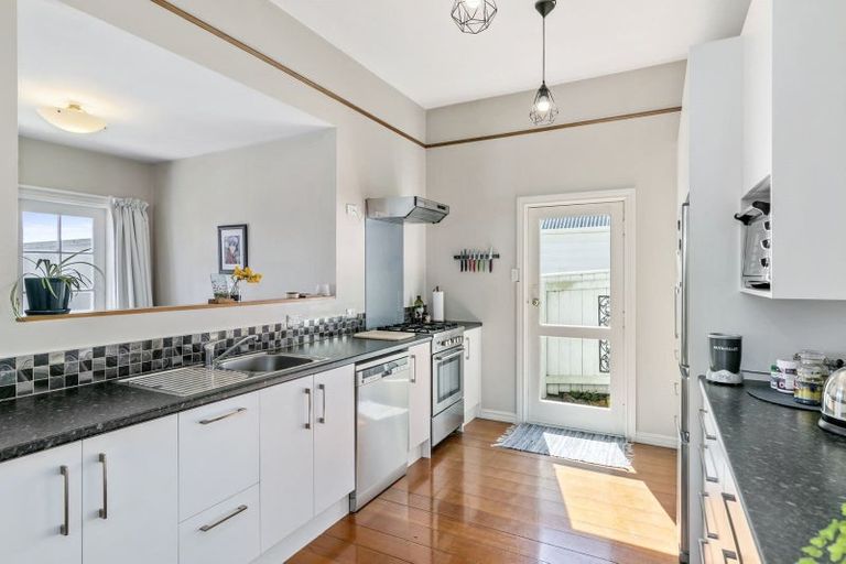 Photo of property in 69 Muritai Road, Eastbourne, Lower Hutt, 5013