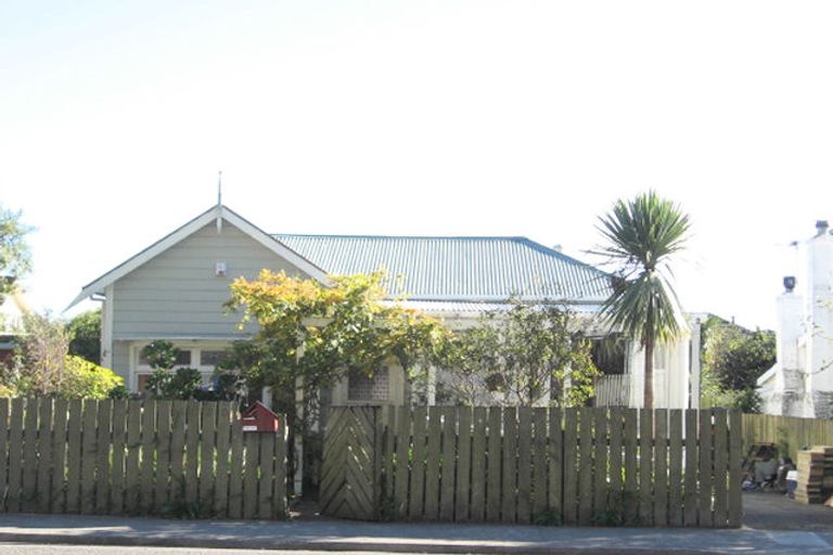 Photo of property in 230 Muritai Road, Eastbourne, Lower Hutt, 5013