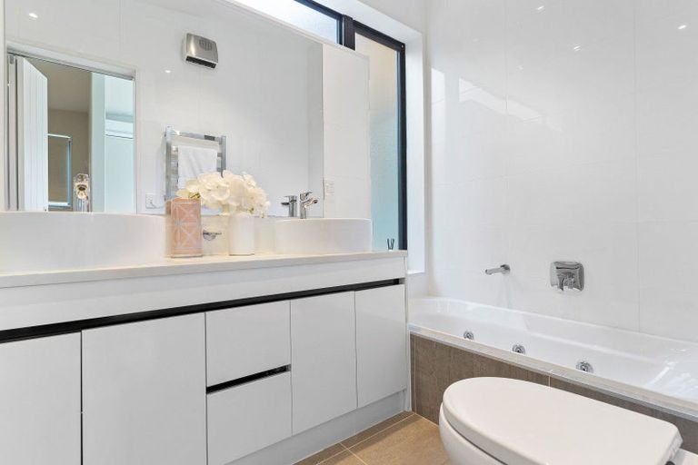 Photo of property in 36 Matahae Drive, Flat Bush, Auckland, 2019