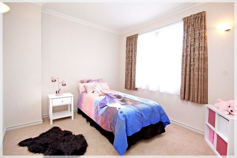 Photo of property in 54 Kawiu Road, Levin, 5510