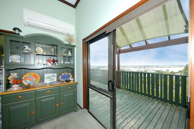 Photo of property in 11 Osmond Lane, Mount Pleasant, Christchurch, 8081