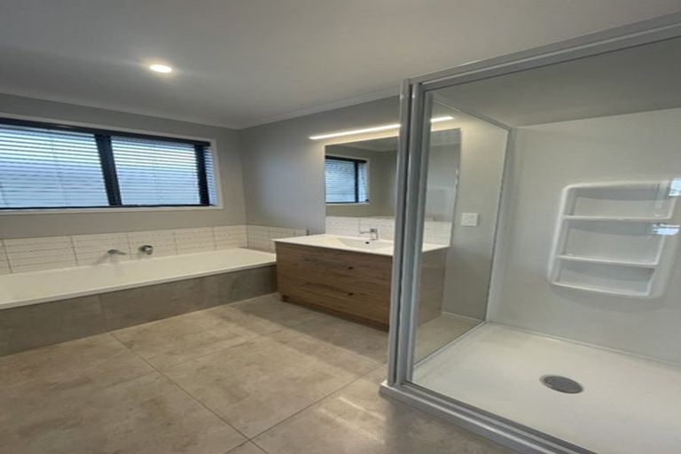 Photo of property in 72 Tabraham Crescent, Pyes Pa, Tauranga, 3112