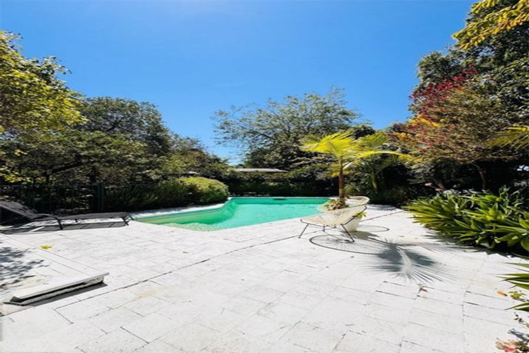 Photo of property in Long Cottage Gallery, 145 Iona Road, Havelock North, 4130