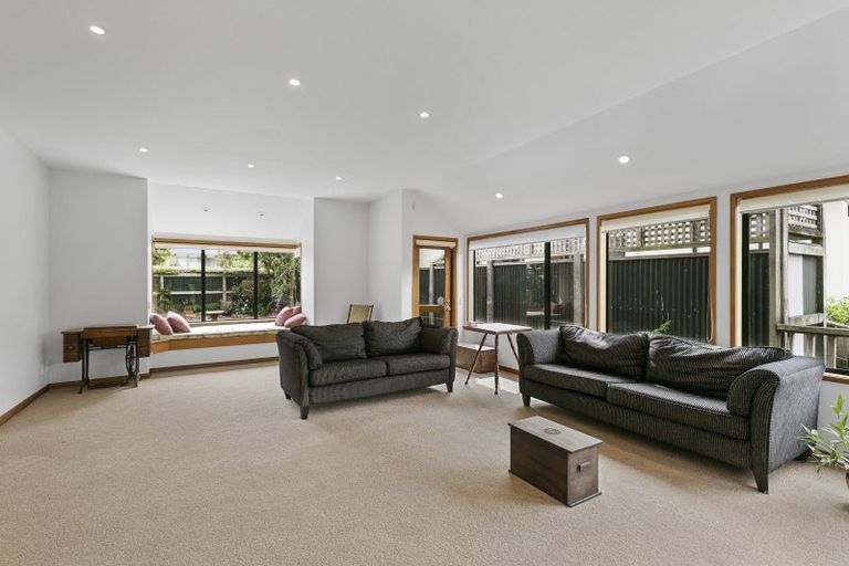 Photo of property in 12 Amesbury Drive, Churton Park, Wellington, 6037