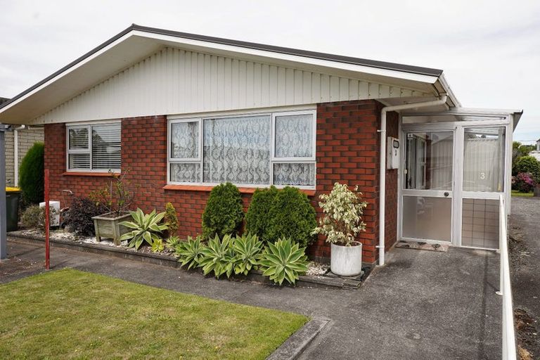 Photo of property in 3/6 Karamu Street, Strandon, New Plymouth, 4312