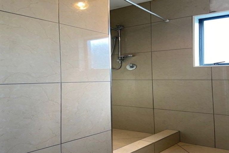 Photo of property in 96 Pioneer Road, Moturoa, New Plymouth, 4310