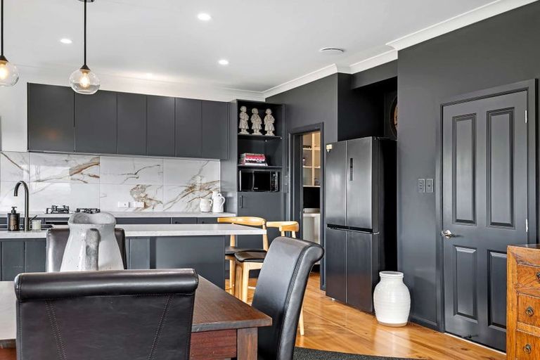 Photo of property in 1 Shakespeare Road, Bastia Hill, Whanganui, 4500