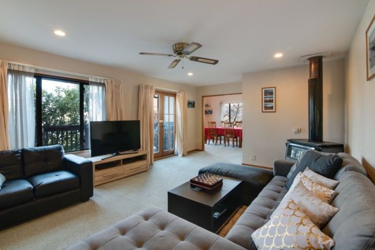 Photo of property in 36 Greenstone Place, Fernhill, Queenstown, 9300