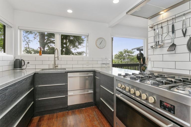 Photo of property in 6 Victory Road, Laingholm, Auckland, 0604