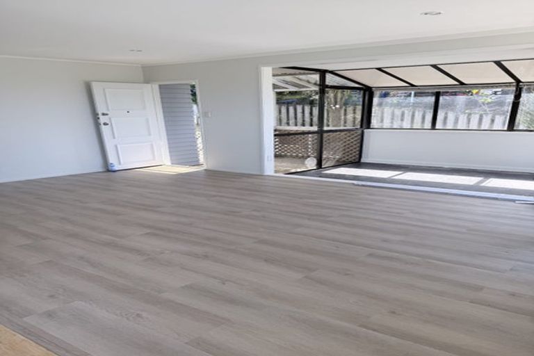 Photo of property in 5 Red Beach Road, Red Beach, 0932