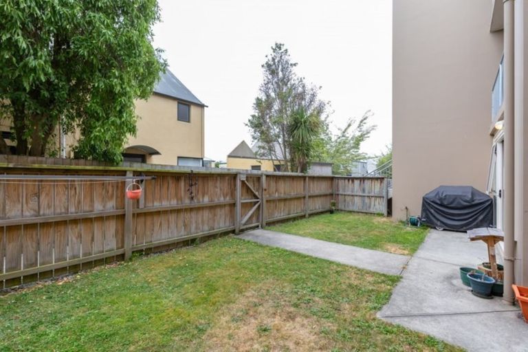 Photo of property in 4/30 Mathesons Road, Phillipstown, Christchurch, 8011