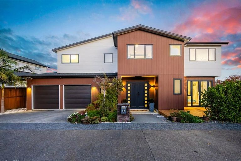 Photo of property in 12 Shelby Place, Long Bay, Auckland, 0630