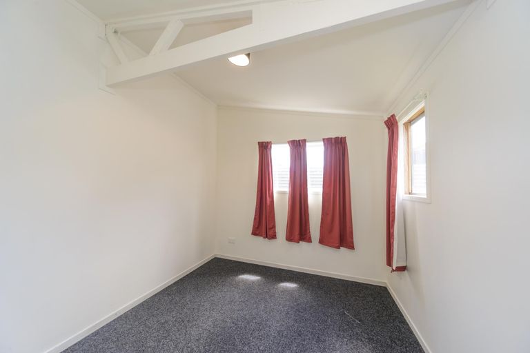 Photo of property in 24 Manchester Street, Takaro, Palmerston North, 4412