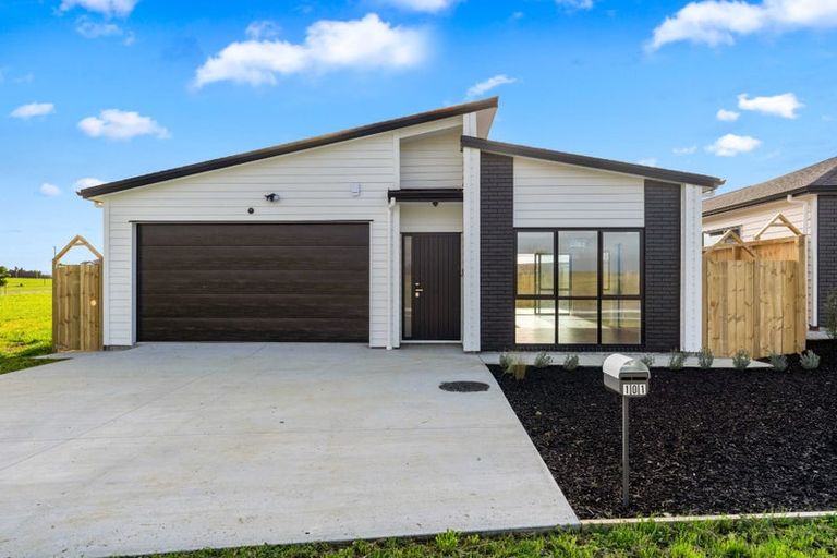 Photo of property in 101 Mutetai Road, Clarks Beach, 2122