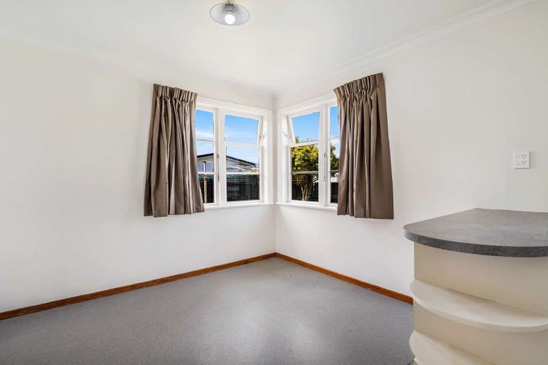 Photo of property in 15 Mako Mako Road, Levin, 5510