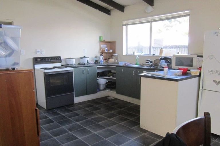 Photo of property in 22 Cron Avenue, Te Atatu South, Auckland, 0610